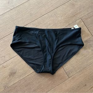 Aerie swim bottom NWT
Comes from smoke and pet free home